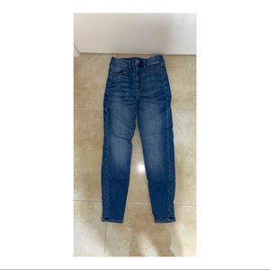 American Eagle Medium Wash Skinny Jeans